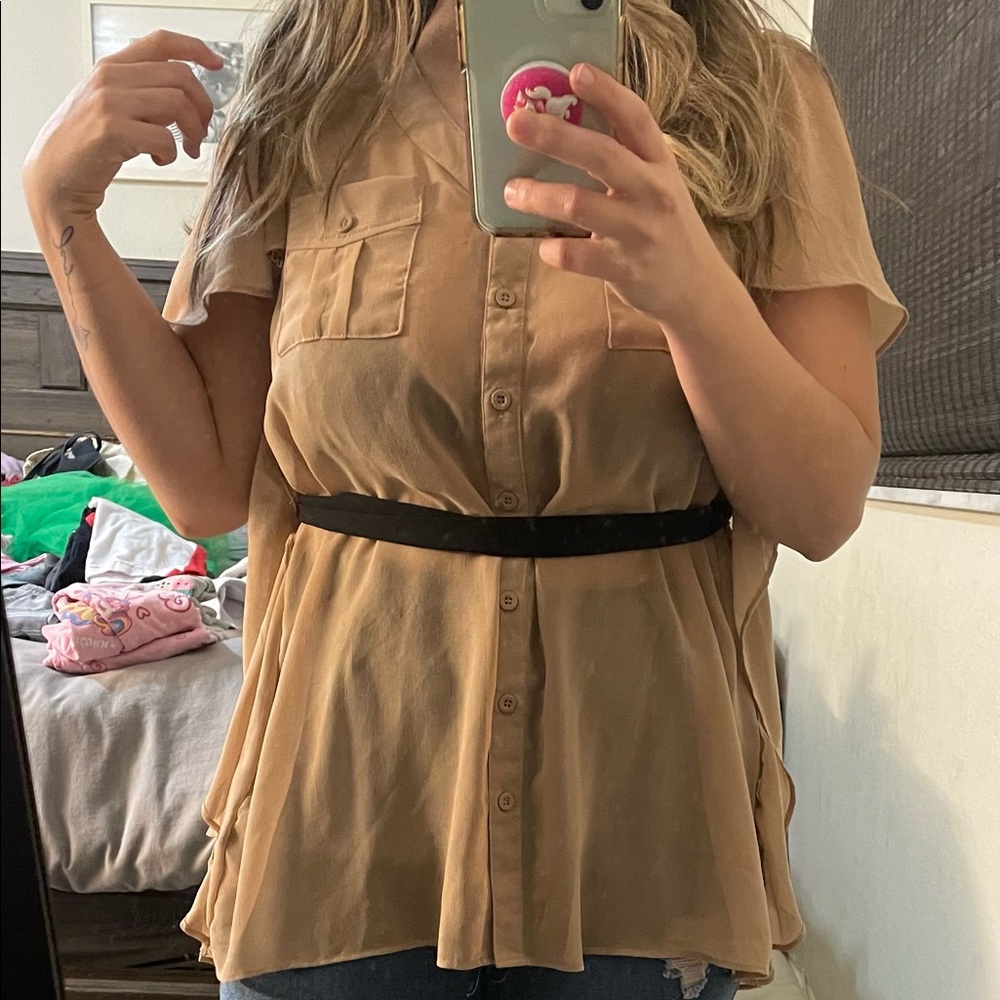 Forever 21 blouse 5/$25 💚